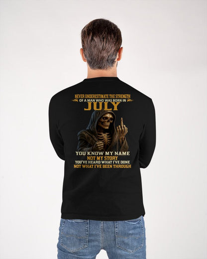 JULY - NEVER UNDERESTIMATE - BIRTHDAY T-SHIRT FOR MEN - NTTD07 (SKU26T-01-06-07)